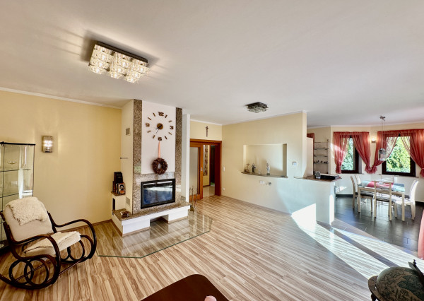 Nádherný 6 izbový rodinný dom v horskom prostredí  - Zariečie  pri  Púchove