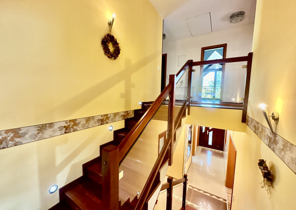 Nádherný 6 izbový rodinný dom v horskom prostredí  - Zariečie  pri  Púchove