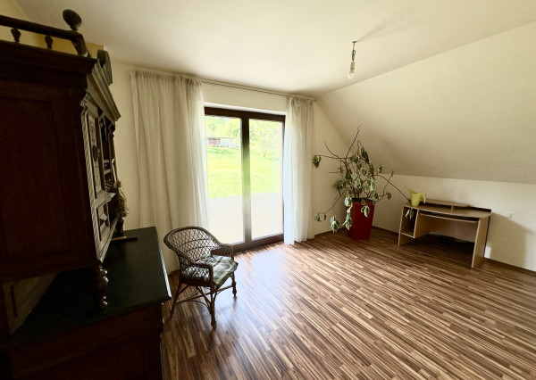 Nádherný 6 izbový rodinný dom v horskom prostredí  - Zariečie  pri  Púchove