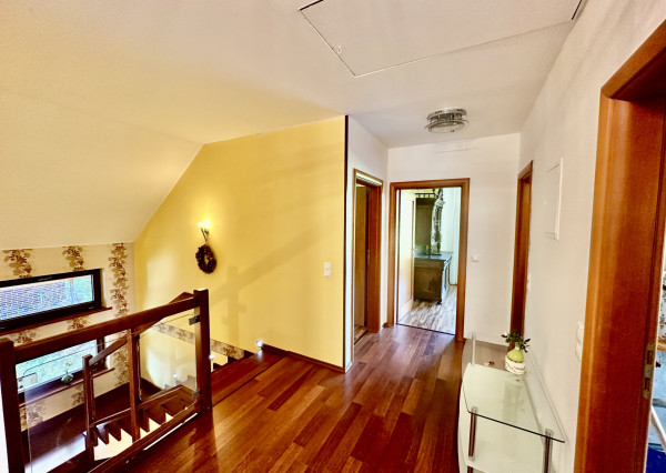 Nádherný 6 izbový rodinný dom v horskom prostredí  - Zariečie  pri  Púchove