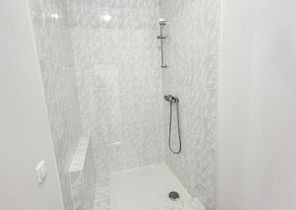 Prenájom priestorov  preskleného priestoru - Dvory  Púchov  200 m2