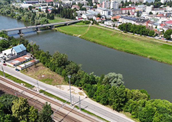 Predaj pozemku v priemyselnej časti mesta Púchov  / Nosice - stavebný pozemok