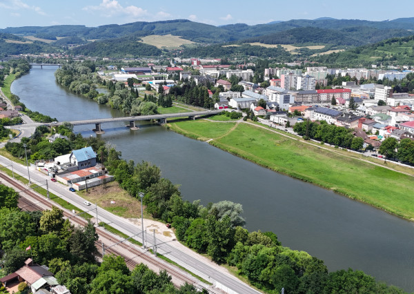Predaj pozemku v priemyselnej časti mesta Púchov  / Nosice - stavebný pozemok