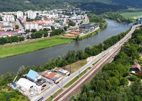 Predaj pozemku v priemyselnej časti mesta Púchov  / Nosice - stavebný pozemok