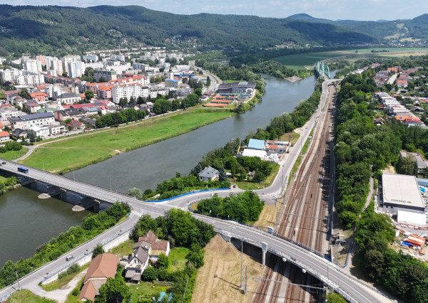 Predaj pozemku v priemyselnej časti mesta Púchov  / Nosice - stavebný pozemok