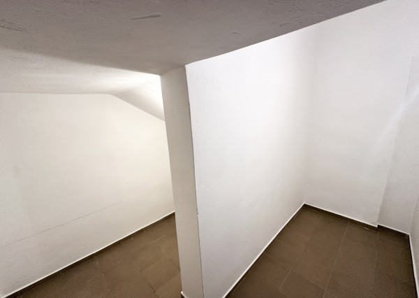 Obchodno - skladový priestor  s vlastným sociálnym zázemím   a parkovacími miestami v priemyselnom parku Nosice -  Púchov