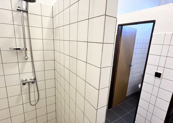 Obchodno - skladový priestor  s vlastným sociálnym zázemím   a parkovacími miestami v priemyselnom parku Nosice -  Púchov