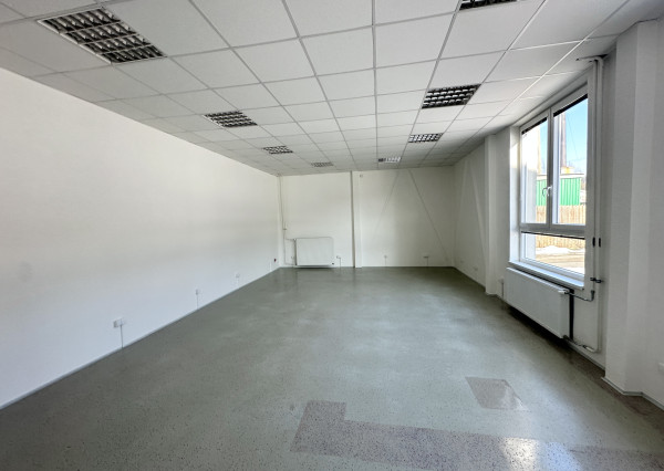 Obchodno - skladový priestor  s vlastným sociálnym zázemím   a parkovacími miestami v priemyselnom parku Nosice -  Púchov