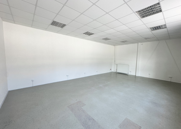 Obchodno - skladový priestor  s vlastným sociálnym zázemím   a parkovacími miestami v priemyselnom parku Nosice -  Púchov