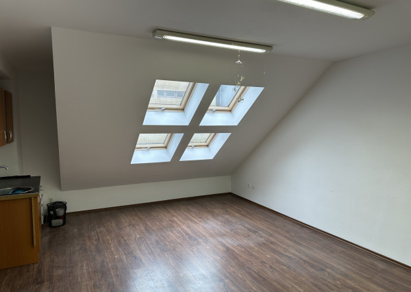 Kancelárske priestory  v absolútnom centre mesta Púchov     28 m2