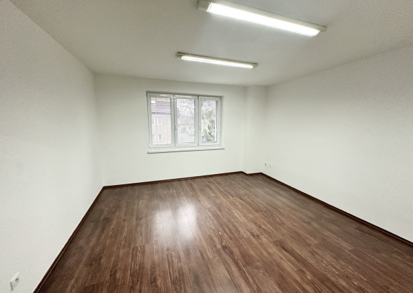 Dvojkancelária  v novostavbe rovno v centre mesta  Púchov  35 m2