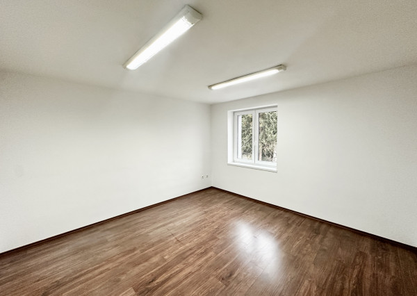 Dvojkancelária  v novostavbe rovno v centre mesta  Púchov  35 m2