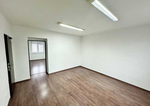 Dvojkancelária  v novostavbe rovno v centre mesta  Púchov  35 m2