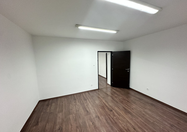 Dvojkancelária  v novostavbe rovno v centre mesta  Púchov  35 m2