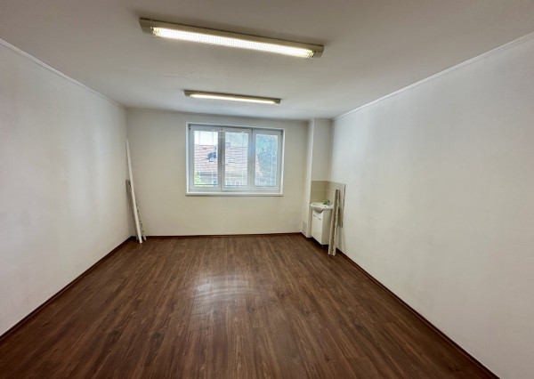 Kancelársky priestor v centre mesta  29 m2 - Púchov