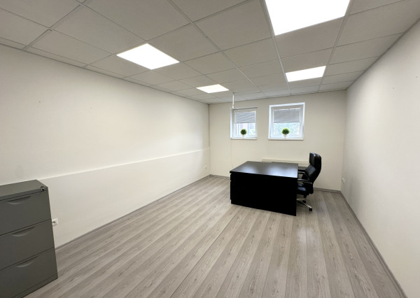 Kancelária v centre mesta  Púchov - Pasáž 20m2 na prenájom
