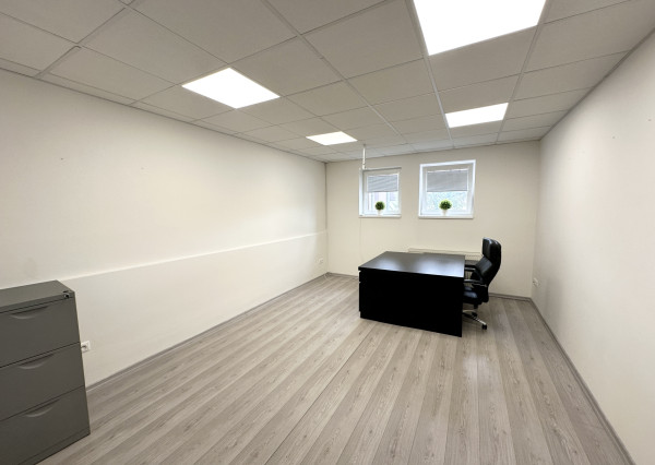 Kancelária v centre mesta  Púchov - Pasáž 20m2 na prenájom