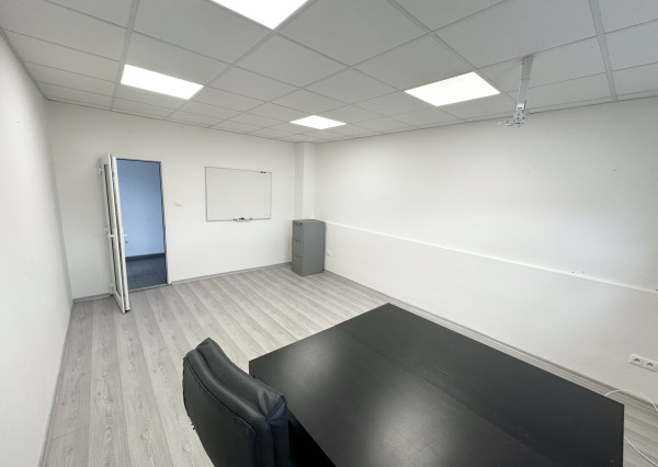 Kancelária v centre mesta  Púchov - Pasáž 20m2 na prenájom