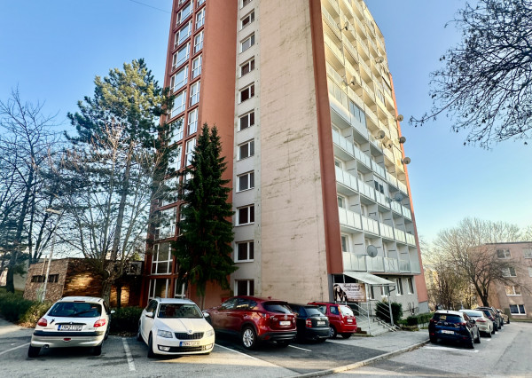 Predaj 2 izbový byt  - Trenčín  - Juh   - Západná    - Predané