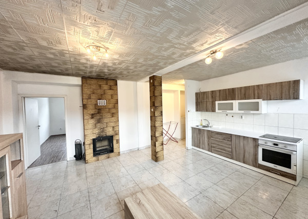 2. izbový byt  s vlastnou záhradkou /šopkou  a parkovacím priestorom pri bytovke   Dohňany  - Púchov