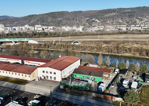 Obchodno - skladový priestor  s vlastným sociálnym zázemím   a parkovacími miestami v priemyselnom parku Nosice -  Púchov