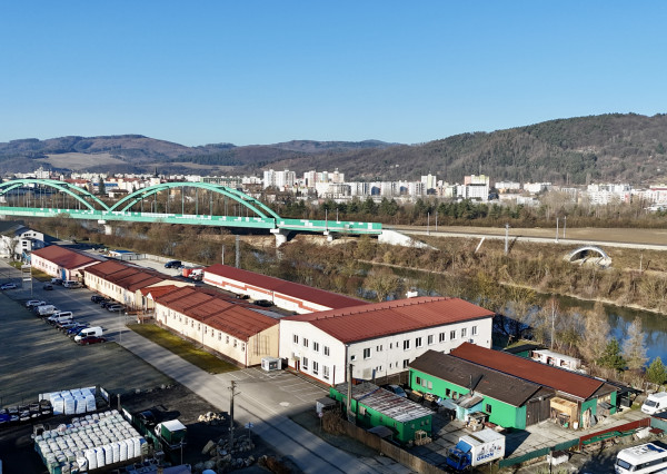 Obchodno - skladový priestor  s vlastným sociálnym zázemím   a parkovacími miestami v priemyselnom parku Nosice -  Púchov