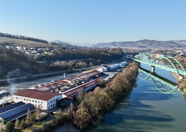 Obchodno - skladový priestor  s vlastným sociálnym zázemím   a parkovacími miestami v priemyselnom parku Nosice -  Púchov