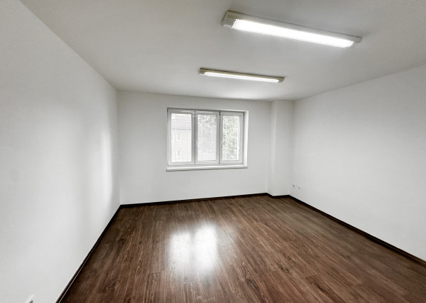 Kancelársky priestor v centre mesta  29 m2 - Púchov