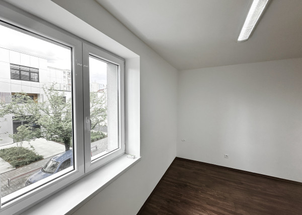 Dvojkancelária  v novostavbe rovno v centre mesta  Púchov  35 m2