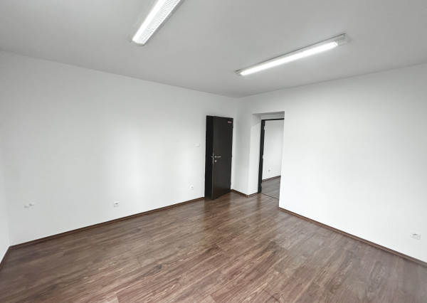 Dvojkancelária  v novostavbe rovno v centre mesta  Púchov  35 m2
