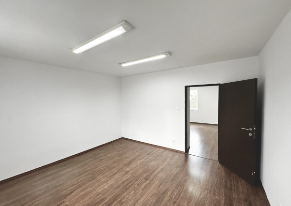 Dvojkancelária  v novostavbe rovno v centre mesta  Púchov  35 m2
