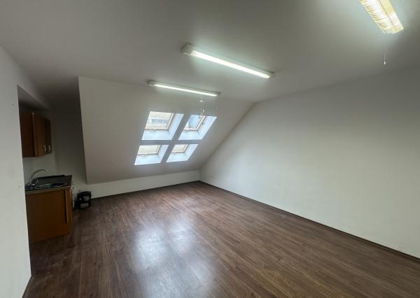 Kancelárske priestory  v absolútnom centre mesta Púchov     28 m2