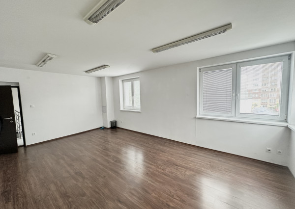 Reality Pre Vás   29 m2 kancelária v samom centre mesta Púchov