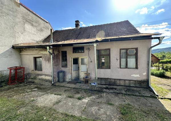 Reality Pre Vás  - máme pre vás skvelú ponuku  Pozemok s RD len kúsok od Púchova