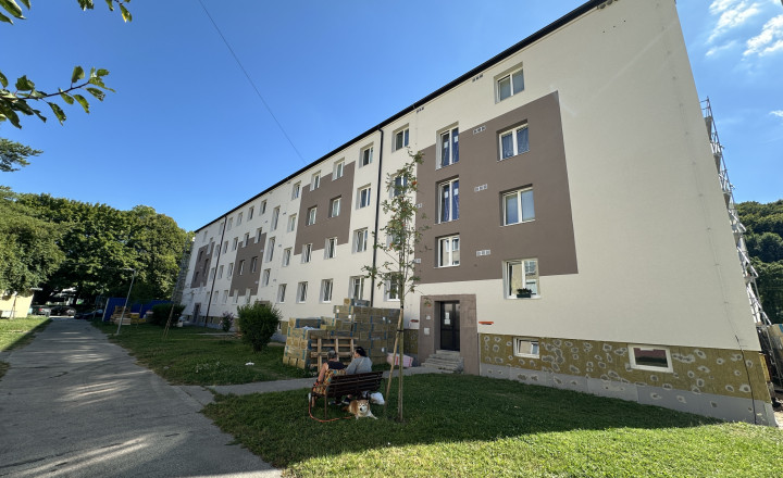 Reality  Pre Vás  - Predaj - 2 izbový byt  SNP  Tr. Teplice - fotografia 6