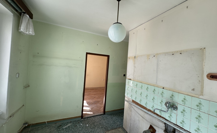 Reality  Pre Vás  - Predaj - 2 izbový byt  SNP  Tr. Teplice - fotografia 16