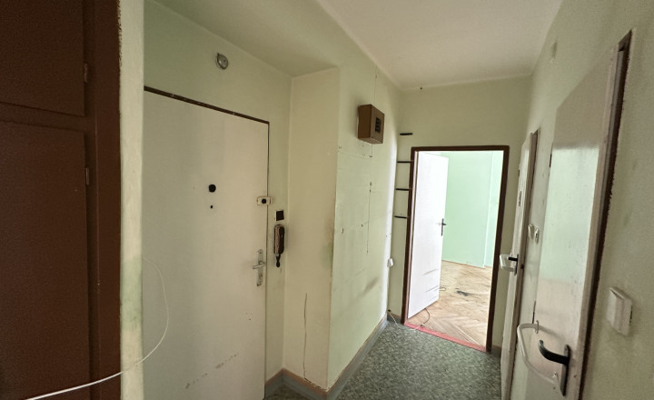 Reality  Pre Vás  - Predaj - 2 izbový byt  SNP  Tr. Teplice - fotografia 18