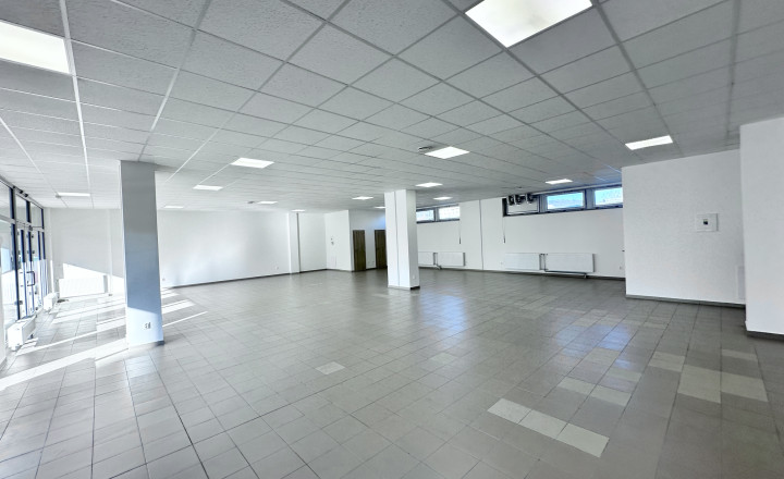 Reality Pre Vás -  Prenájom priestorov  preskleného priestoru - Dvory  Púchov  200 m2 - fotografia 3