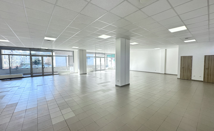 Reality Pre Vás -  Prenájom priestorov  preskleného priestoru - Dvory  Púchov  200 m2 - fotografia 6
