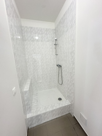 Reality Pre Vás -  Prenájom priestorov  preskleného priestoru - Dvory  Púchov  200 m2 - fotografia 8
