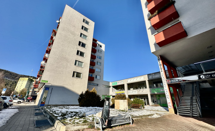 Reality Pre Vás -  Prenájom priestorov  preskleného priestoru - Dvory  Púchov  200 m2 - fotografia 9
