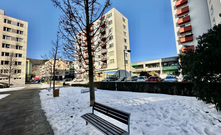 Reality Pre Vás -  Prenájom priestorov  preskleného priestoru - Dvory  Púchov  200 m2 - fotografia 11