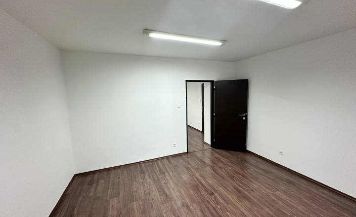 Dvojkancelária  v novostavbe rovno v centre mesta  Púchov  35 m2  Prenajate - fotografia 5