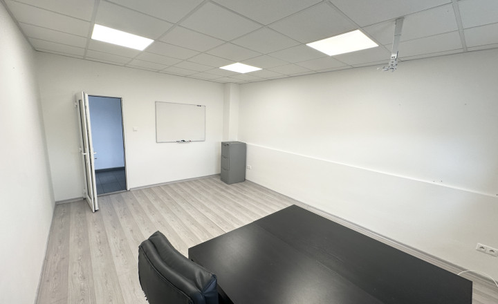 Kancelária v centre mesta  Púchov - Pasáž 20m2 na prenájom - fotografia 10