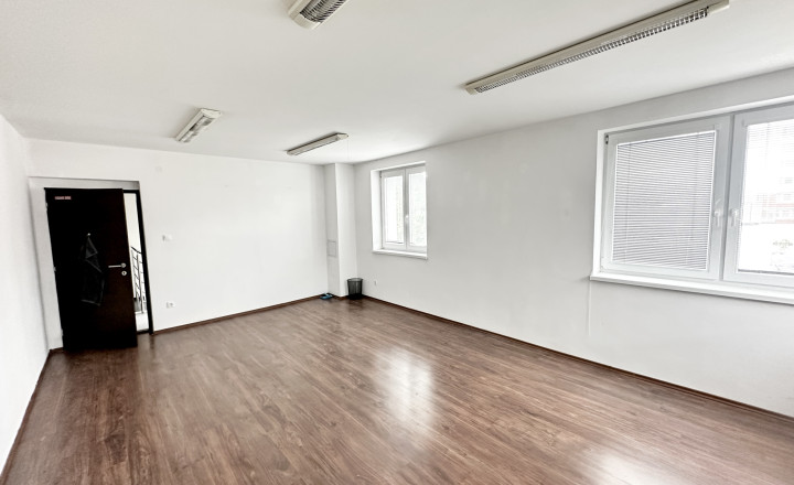 Reality Pre Vás   29 m2 kancelária v samom centre mesta Púchov - fotografia 3