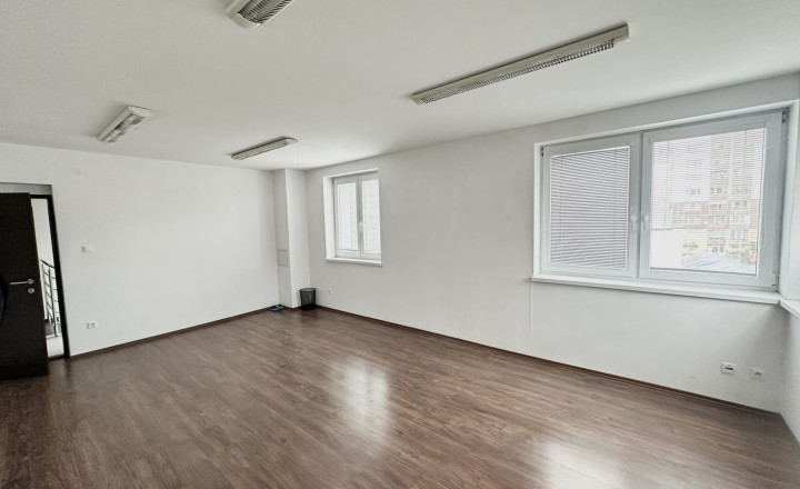 Reality Pre Vás   29 m2 kancelária v samom centre mesta Púchov - fotografia 5