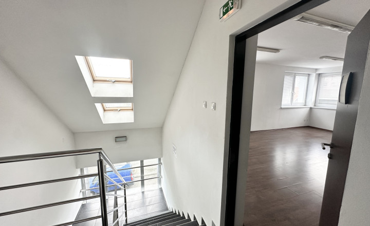Reality Pre Vás   29 m2 kancelária v samom centre mesta Púchov - fotografia 4