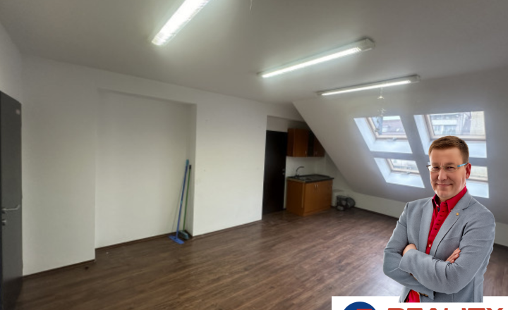 Kancelárske priestory  v absolútnom centre mesta Púchov     28 m2  prenajaté - fotografia 1
