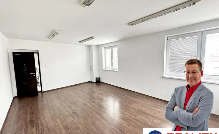 Reality Pre Vás   29 m2 kancelária v samom centre mesta Púchov - fotografia 1