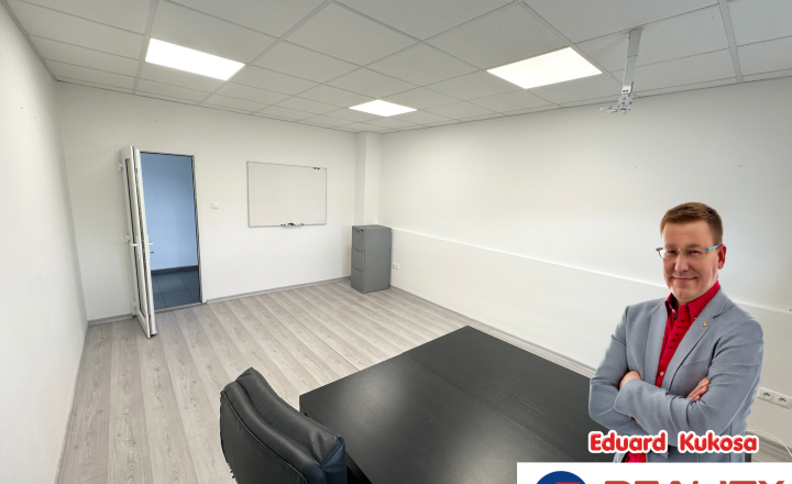 Kancelária v centre mesta  Púchov - Pasáž 20m2 na prenájom - fotografia 1